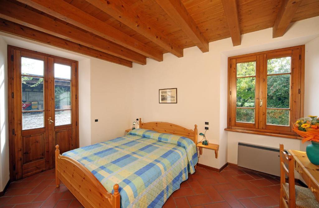 Agriturismo La Breda Hostal San Felice del Benaco Habitación foto