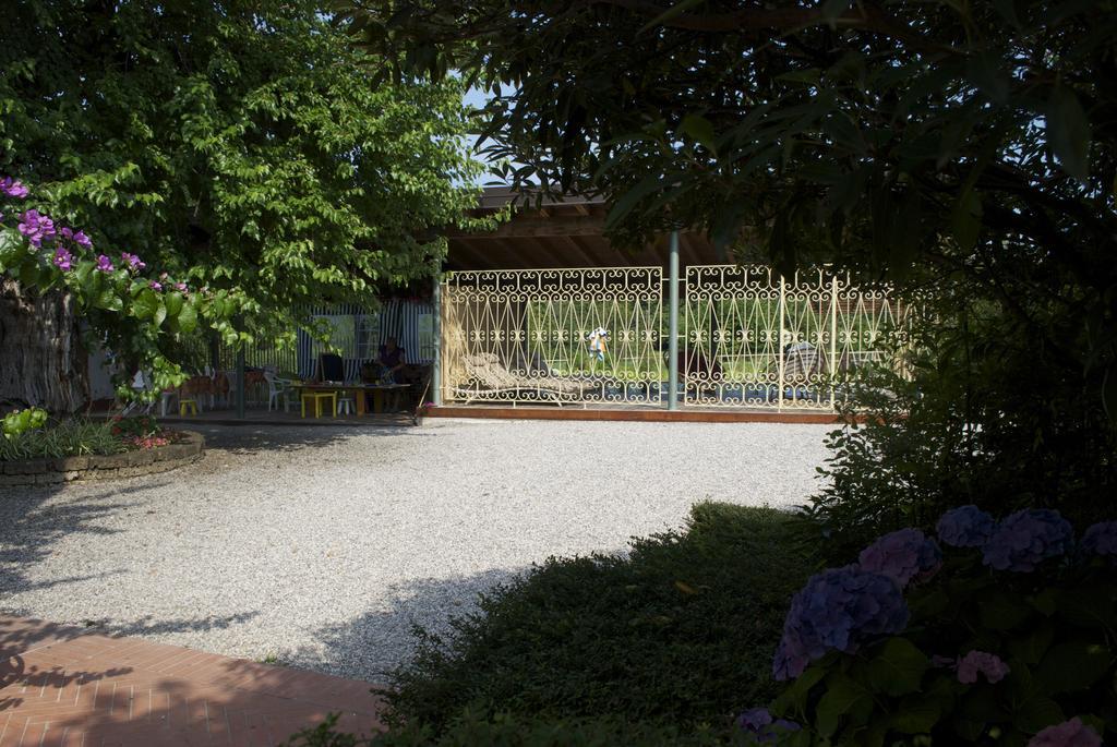 Agriturismo La Breda Hostal San Felice del Benaco Exterior foto